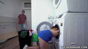 NICHE PARADE - Latin Maid Sadie Creams Gets Stuck In Washing Machine Haha video