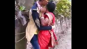 MARATHI DESI BOY AND AUNTY PASSIONATE KISS IN PUBLIC video