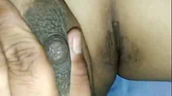 Desi Bhabhi boobs squeezed hard video