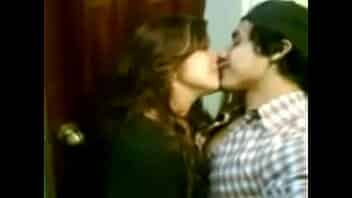 lahore boy & girl hot kiss video