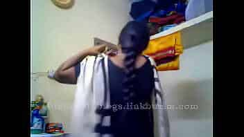 tamil aunty recordin herself and showing her boobs .. video