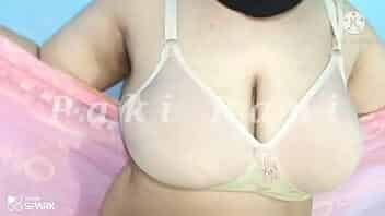 भचपुरी Bfxxxx 10 बची छोटी Big Boobs Popped out of Bra | Paki Rani will Blow you Man video