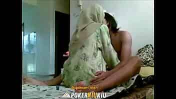 cewe berjilbab ngewe bersama pacarnya video